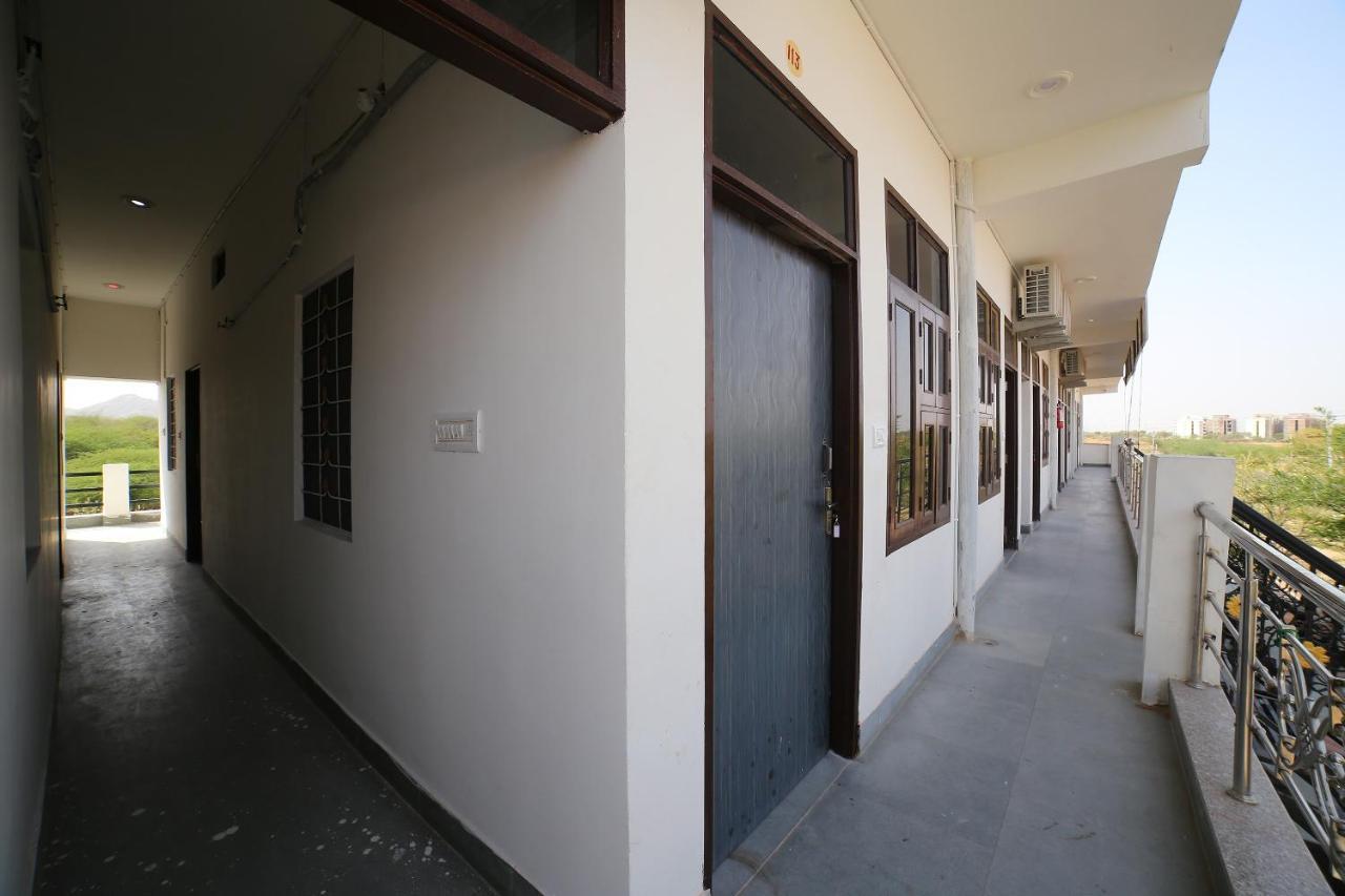 Oyo37077拉瓦特酒店 阿杰梅尔 外观 照片