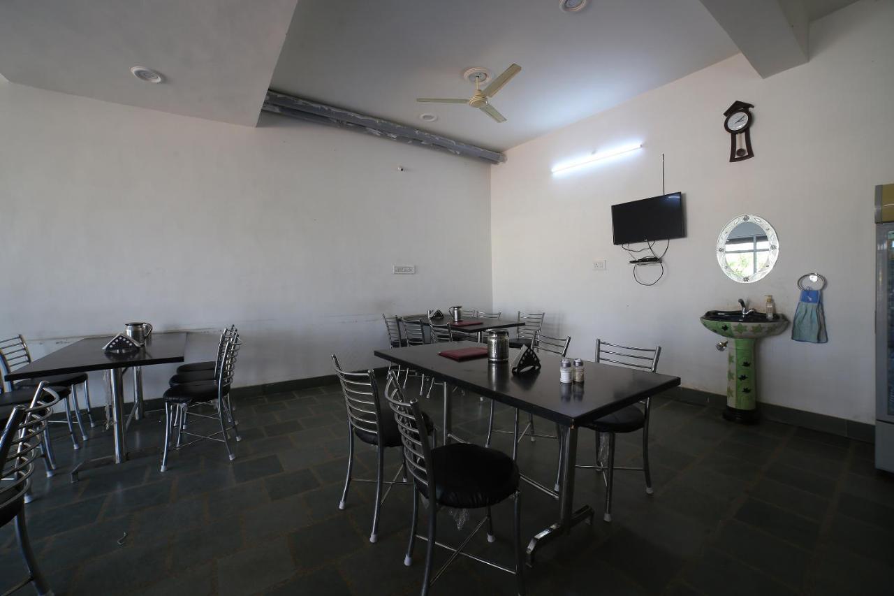 Oyo37077拉瓦特酒店 阿杰梅尔 外观 照片